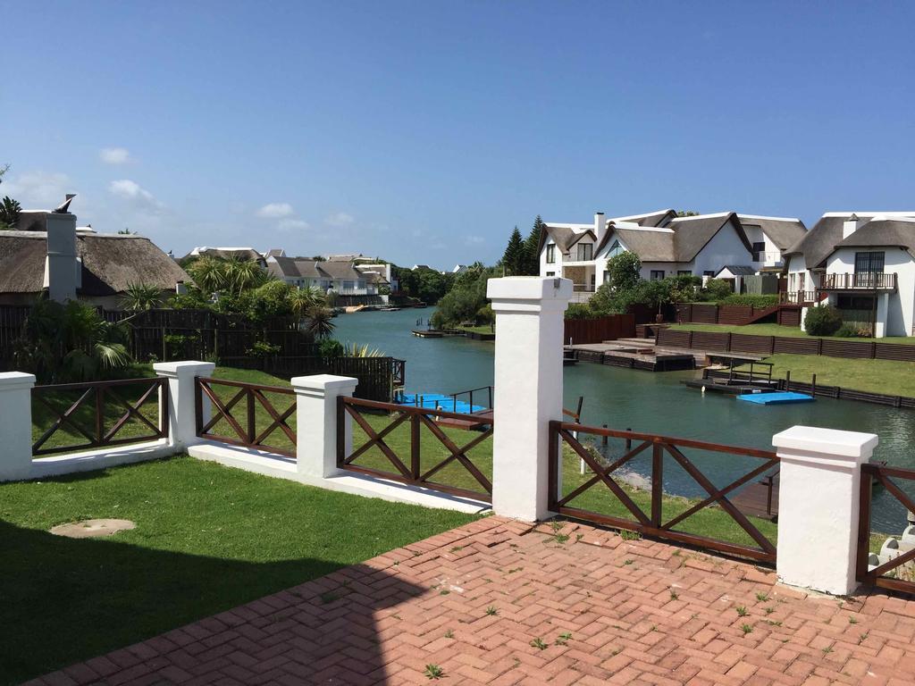 Thatch House On The Canals Villa St Francis Bay Exteriör bild